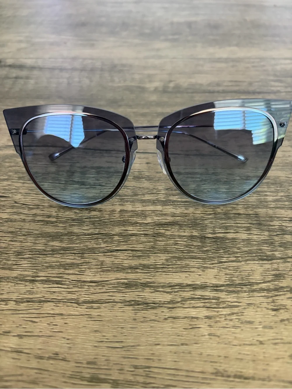 Stylish Women's Cat-Eye Sunglasses - Black/ Gray Gradient